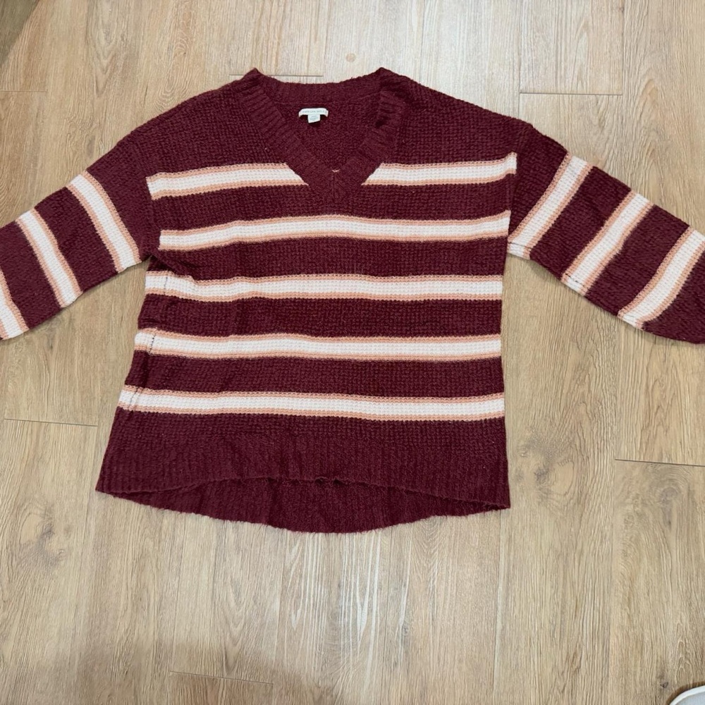 American Eagle Outfitters Red and Pink V-Neck Sweater